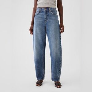 GAP Barrel Jeans High Rise Medium Wash Blue Size 27
 (4 Petite)